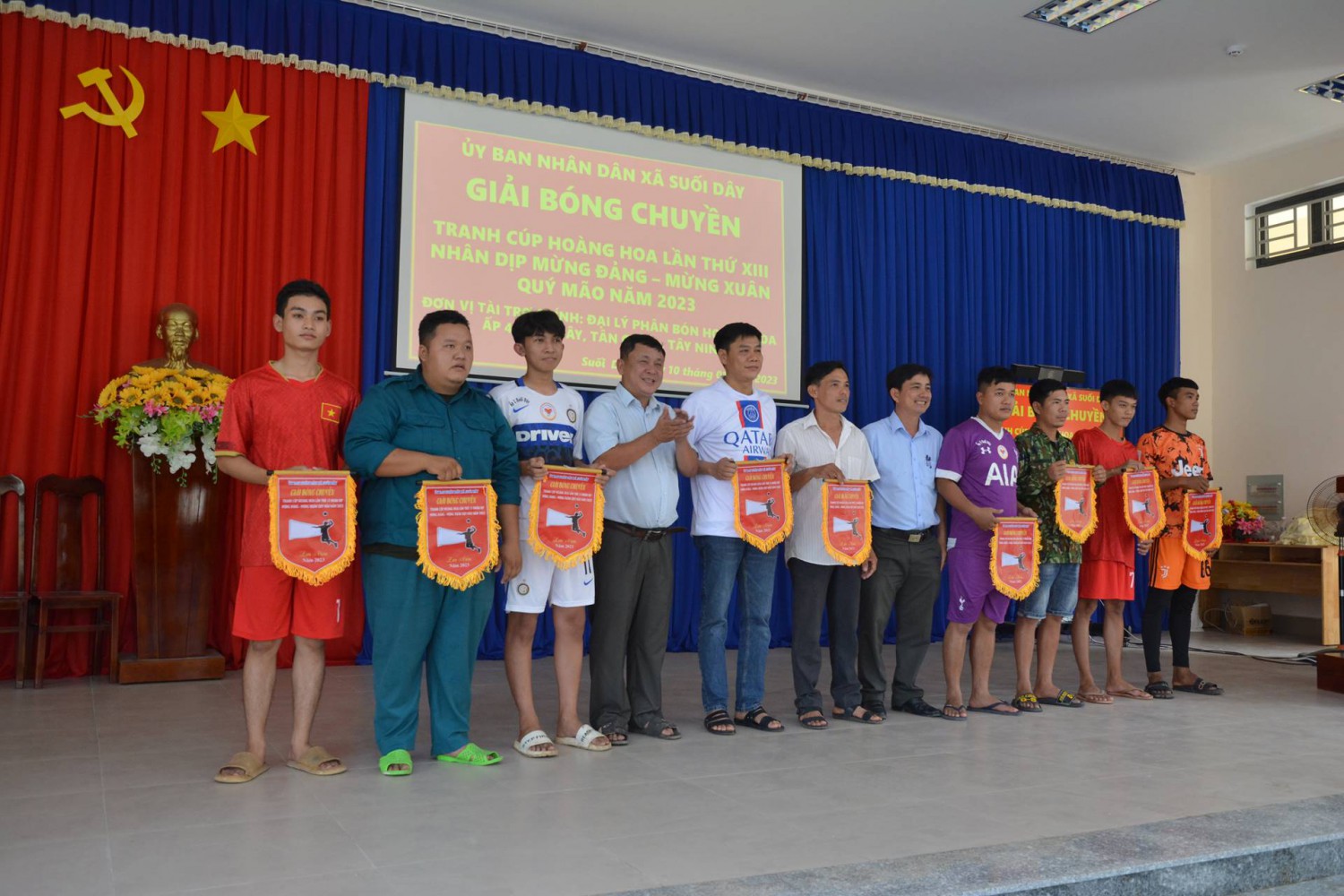 Tân Châu khai mạc giải bóng chuyền   Cúp Hoàng Hoa lần thứ XIII mừng Đảng, mừng xuân năm 2023
