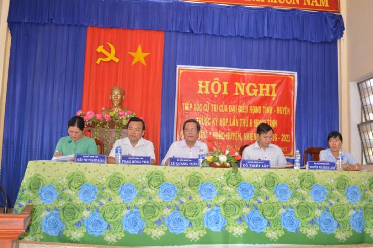 Đại biểu Hội đồng nhân dân 2 cấp tỉnh, huyện tiếp xúc cử tri 2 xã Tân Hà, Tân Đông