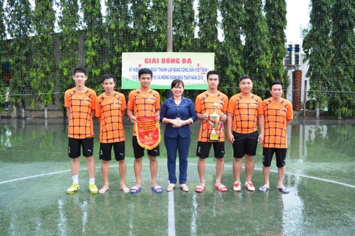 Tân Châu bế mạc giải bóng đá mini  mừng đảng, mừng xuân Mậu Tuất