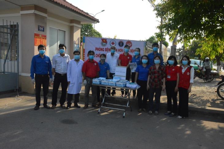 Tân Châu tuyên truyền và phát khẩu trang miễn phí  phòng chống dịch viêm đường hô hấp cấp corona