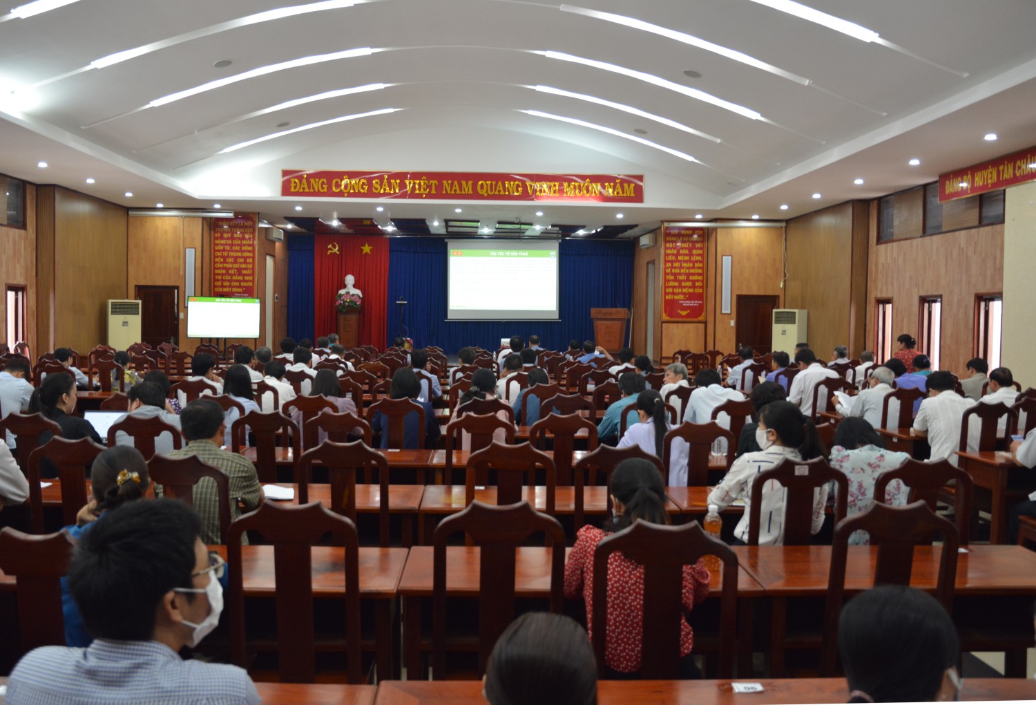 Huyện ủy Tân Châu tham dự hội nghị trực tuyến toàn quốc nghiên cứu học tập, quán triệt, tuyên truyền nghị quyết hội nghị lần thứ 5 Ban chấp hành Trung Đảng khóa XIII