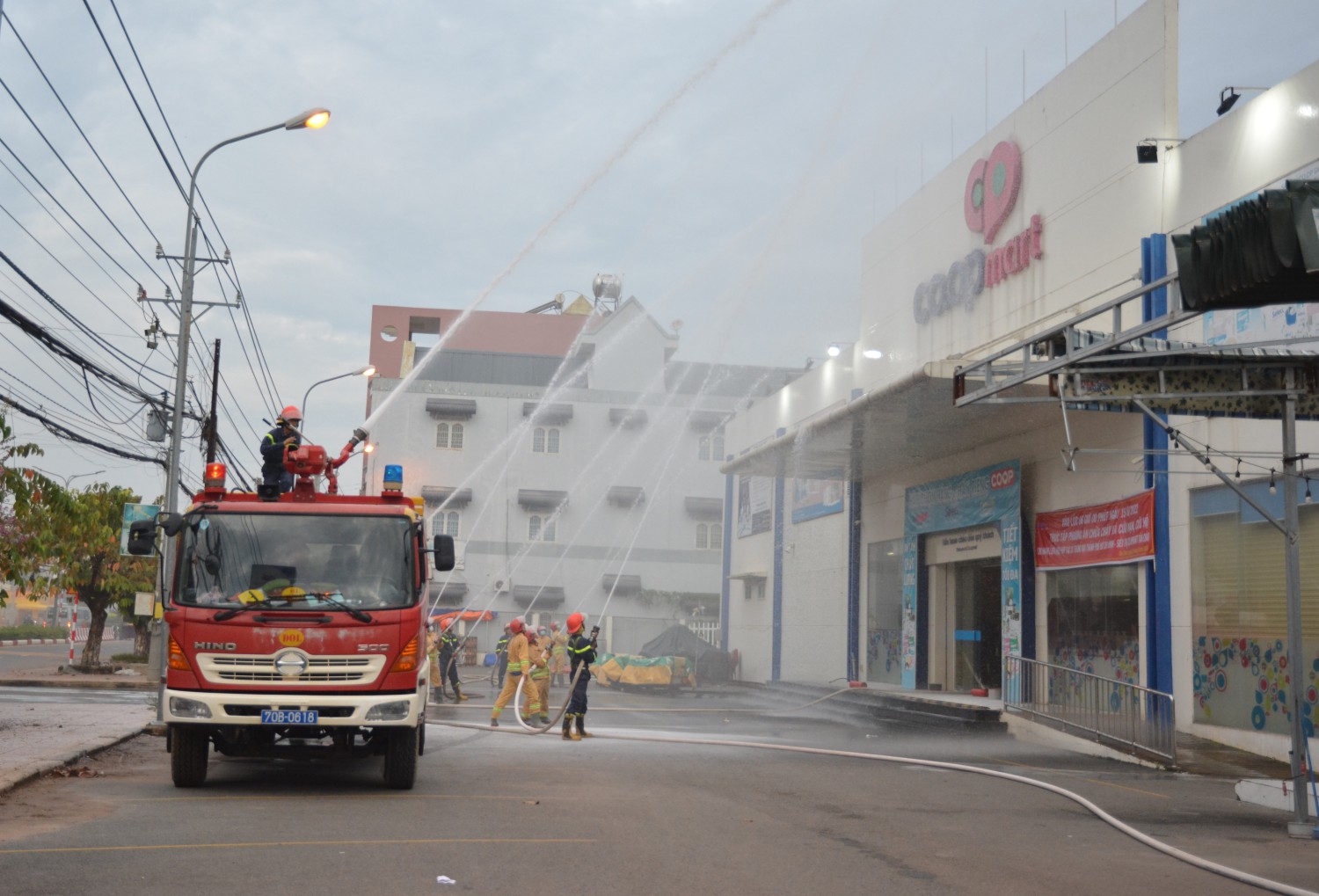 Thực tập phương án chữa cháy  và cứu nạn, cứu hộ tại Co.opmart Tân Châu