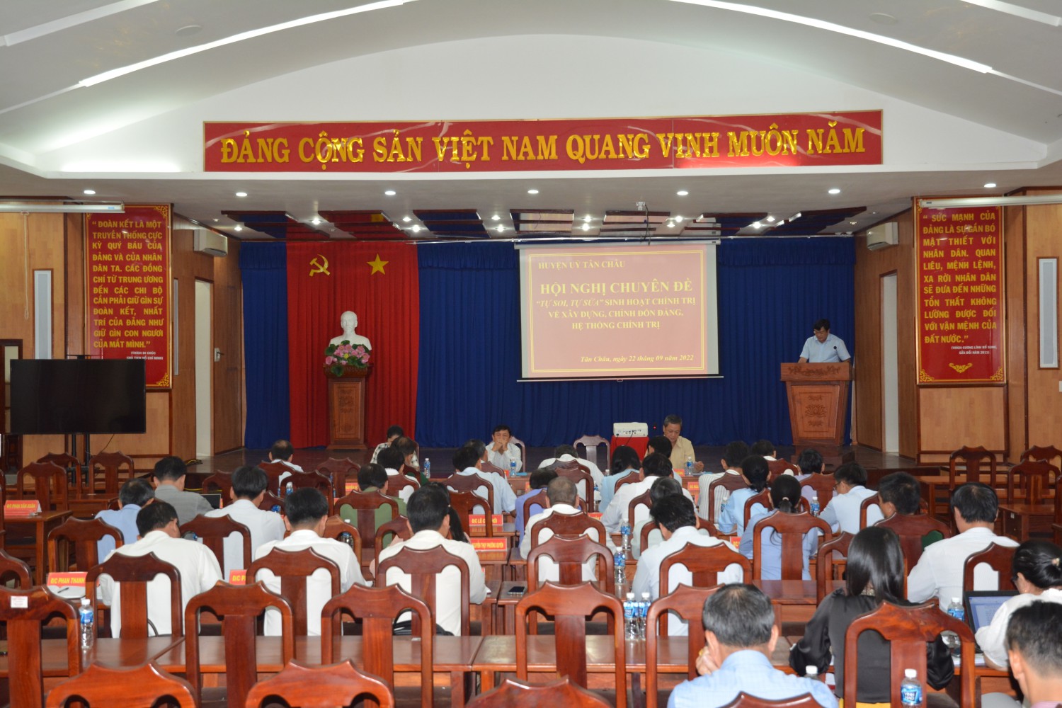 Huyện ủy Tân Châu tổ chức hội nghị chuyên đề: tự soi, tự sửa  sinh hoạt chính tri về xây dựng, chính đốn đảng, hệ thống chính trị