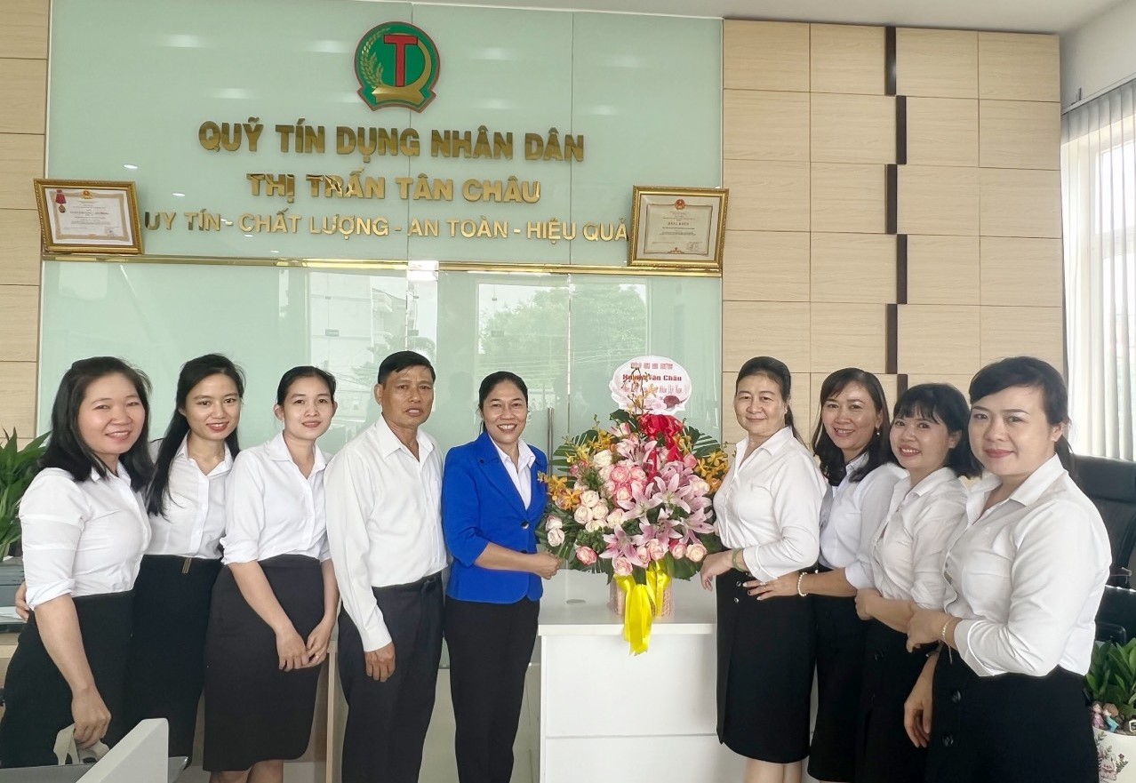 Chủ tịch UBND huyện Tân Châu thăm các doanh nghiệp nhân ngày doanh nhân Việt Nam 13/10