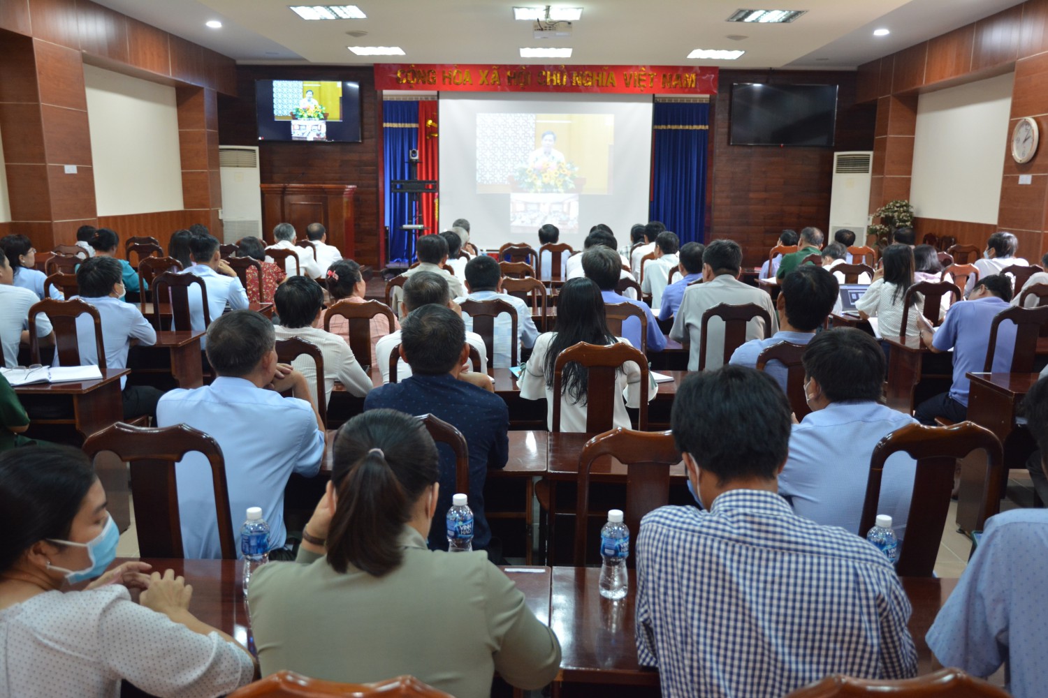 Tân Châu tham dự hội nghị trực tuyến nghe thông báo nhanh nghị quyết hội nghị lần thứ 6 Ban chấp hành Trung ương Đảng khóa XIII