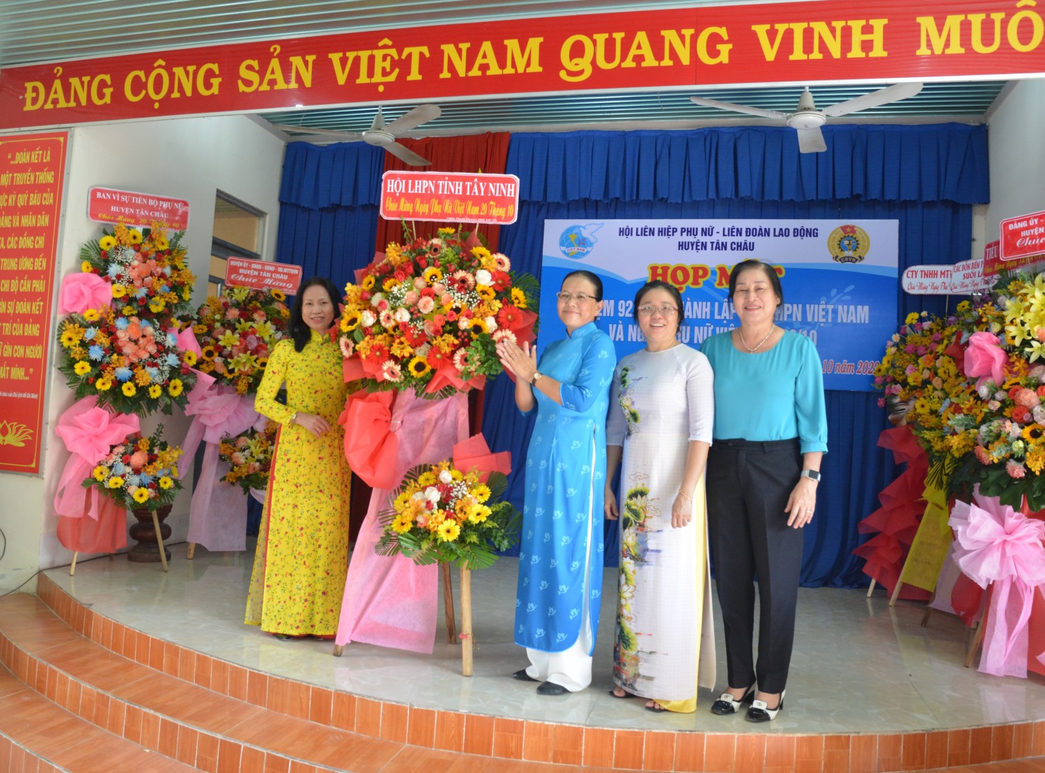 Tân Châu họp mặt kỷ niệm 92 năm ngày thành lập  Hội liên hiệp phụ nữ Việt Nam 20/10