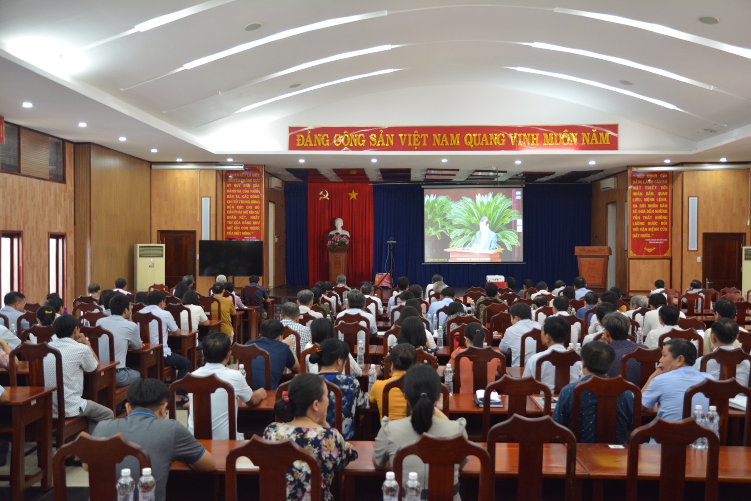 Tân Châu tham dự hội nghị trực tuyến toàn quốc quán triệt và triển khai thực hiện Nghị quyết của Bộ Chính trị