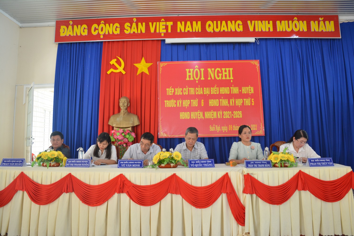 Đại biểu Hội đồng nhân dân tỉnh, huyện  tiếp xúc với cử tri xã Suối Ngô