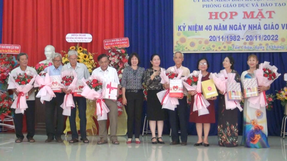 Tân Châu họp mặt kỷ niệm ngày nhà giáo Việt Nam 20-11