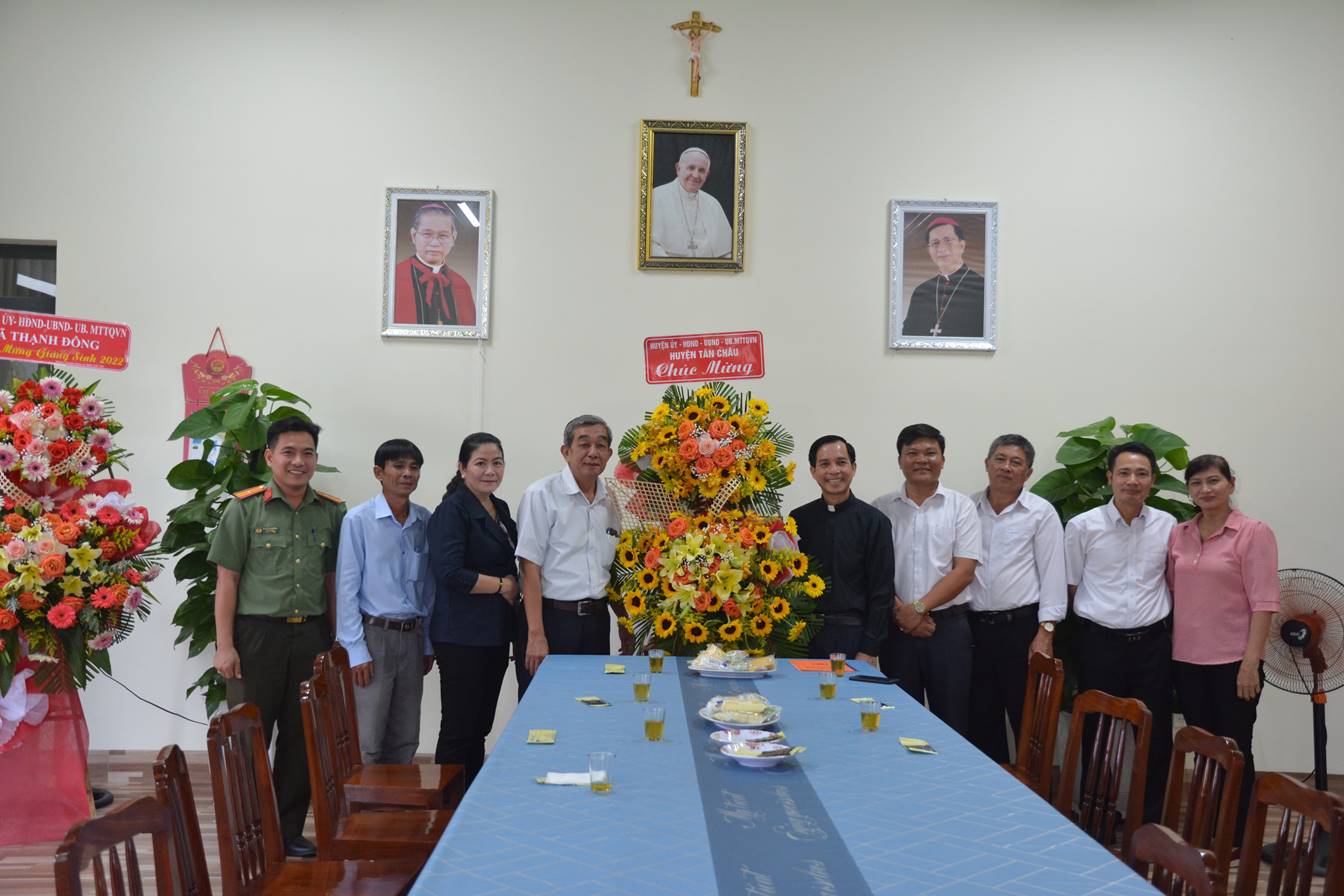 Lãnh đạo huyện Tân Châu đến thăm chúc mừng giáng sinh  năm 2022 tại các Giáo xứ, điểm nhóm Tin lành trong huyện