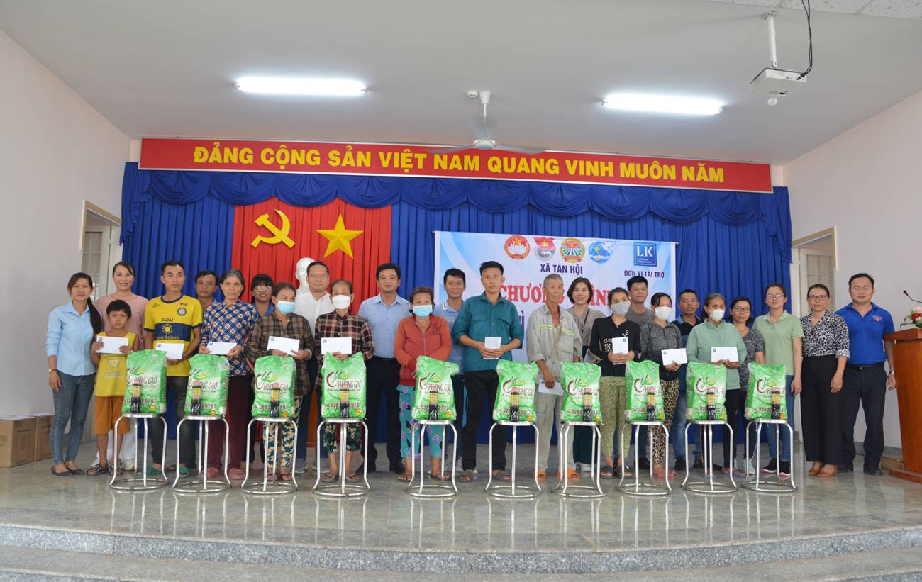 Tân Châu bàn giao nhà nhân ái cho hội viên Hội liên hiệp thanh niên Việt Nam