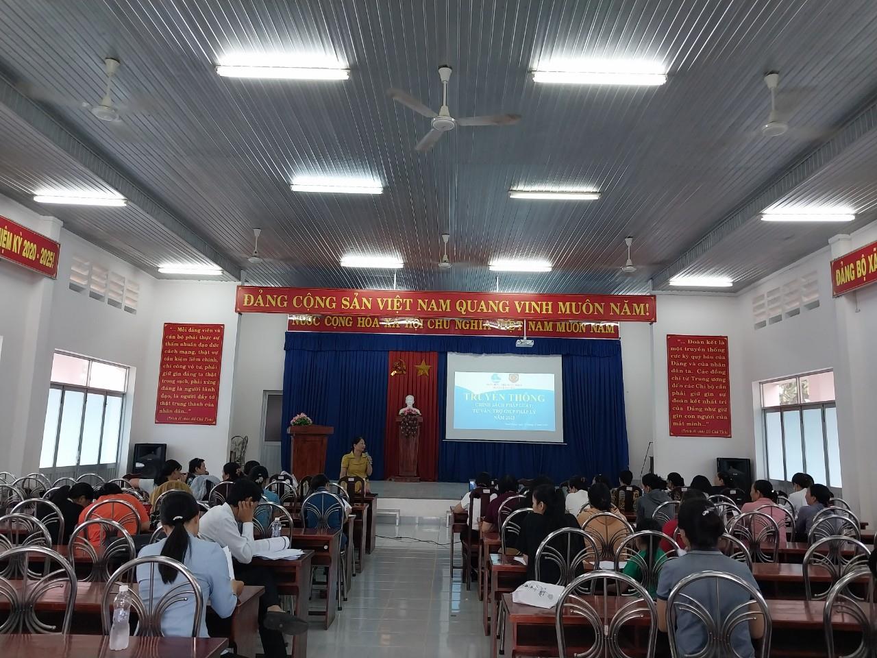 Phòng Tư pháp phối hợp Hội Liên hiệp Phụ nữ huyện tổ chức Hội nghị tuyên truyền, trợ giúp pháp lý tại xã Thạnh Đông