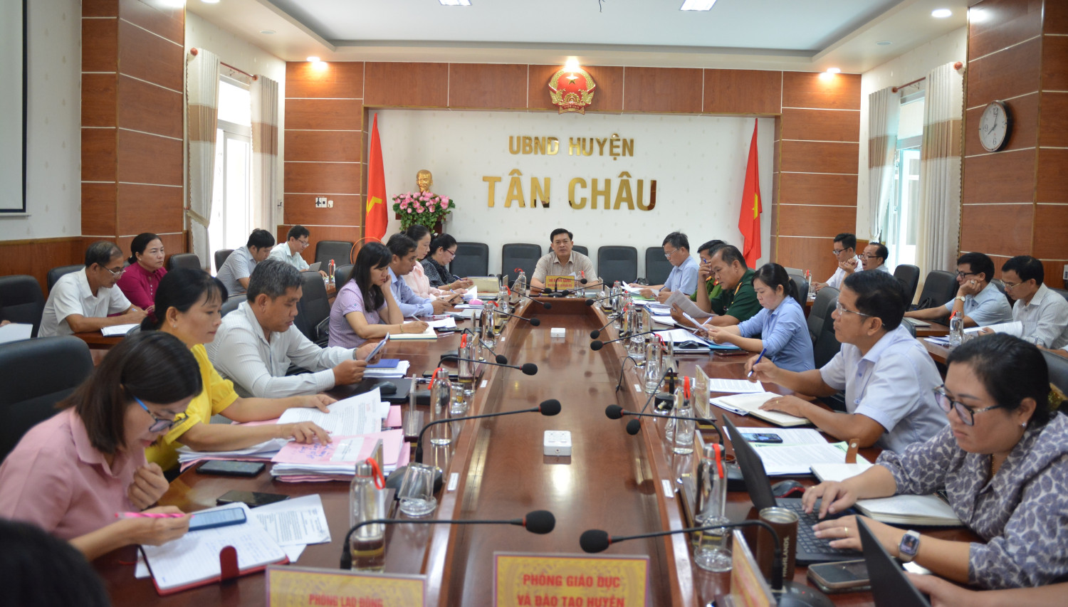 Ủy ban nhân dân huyện Tân Châu họp giao ban tháng 7/2023