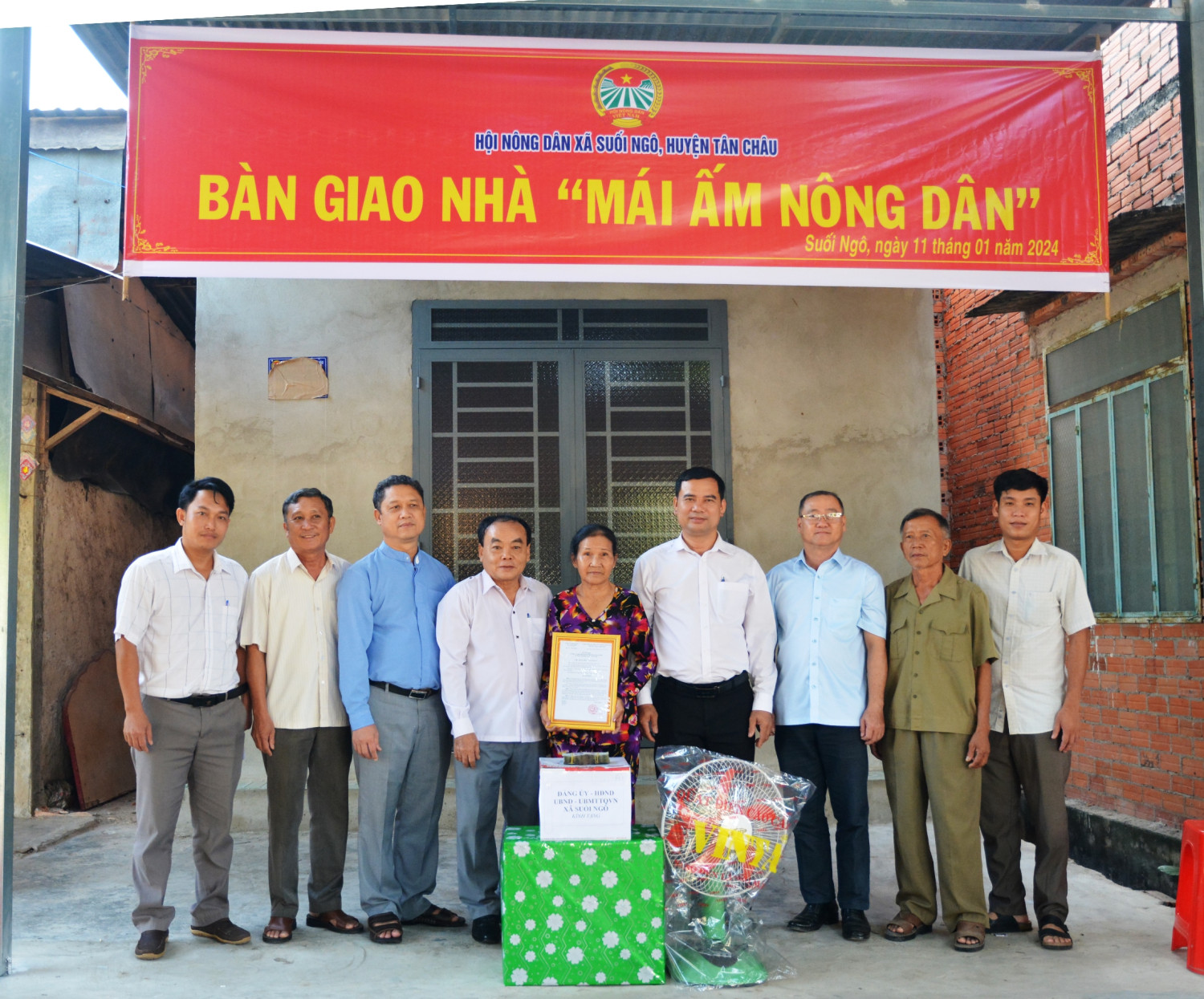 Bàn giao nhà “Mái ấm nông dân” cho hội viên nghèo trên địa bàn xã Suối Ngô